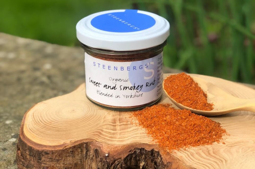 Steenbergs Organic Sweet and Smoky Rub, part of the Steenbergs UK range of marinades and rubs.