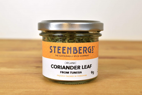 Steenbergs Organic Coriander Leaf, dried, in glass jar from the UK Steenbergs online shop for organic herbs and spices.