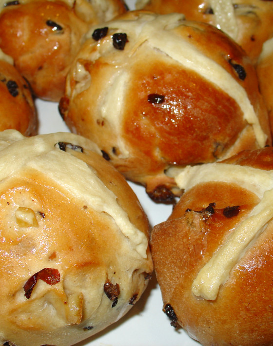 Hot Cross Bun Recipe (using a breadmaker)