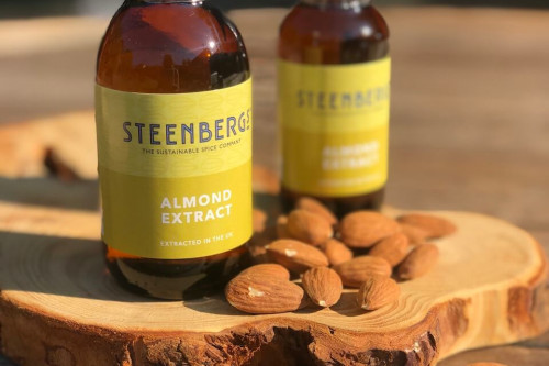 Steenbergs Natural Almond Extract in Glass Bottle from the Steenbergs UK online shop for natural baking extracts.