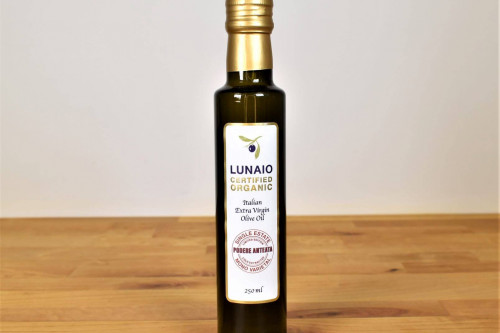Lunaio Italian cold extracted organic extra virgin olive oil from the Steenbergs UK online shop for organic food and ingredients.