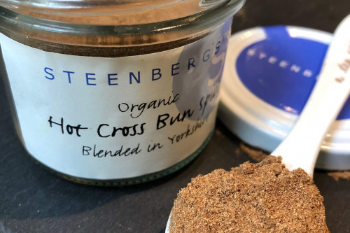 Steenbergs Organic Hot Cross Bun Spice Mix Glass Jar from the Steenbergs UK online organic herb and spice company