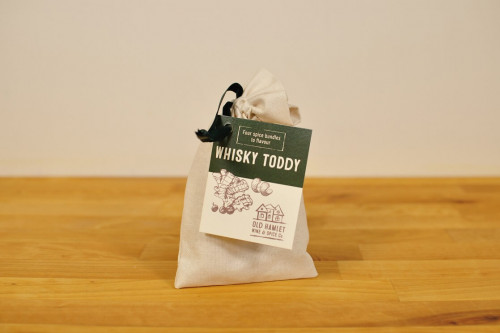 Old Hamlet Whisky Toddy Spice Pouches (4 In Calico Bag) from the Steenbergs and Old Hamlet UK online shop for whisky toddy mixes and drinks mixes.