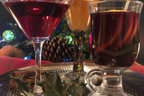 Old Hamlet has a range of Festive drink mixes for cocktails and mulling wine, apple juice or cranberry juice.
