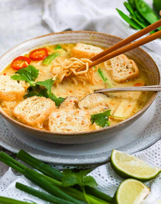 Vegan Laksa Noodle Soup Recipe with Tofu Puffs