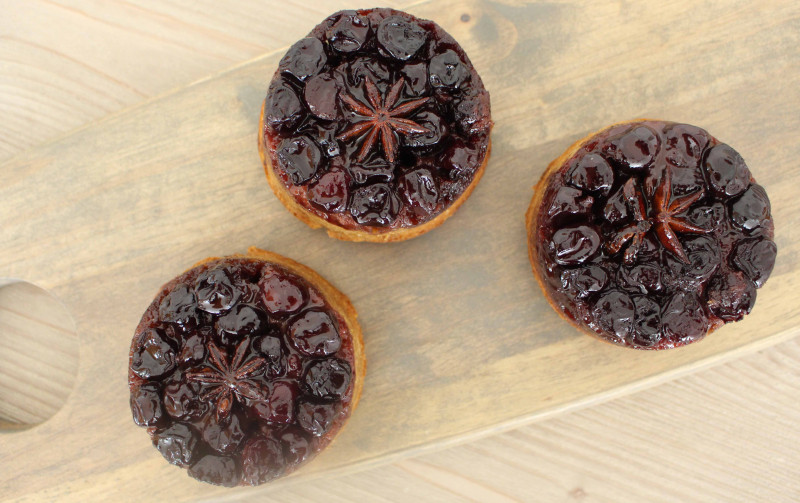 Recipe for Cherry and Anise Caramel Upside Down Cake With Macadamia